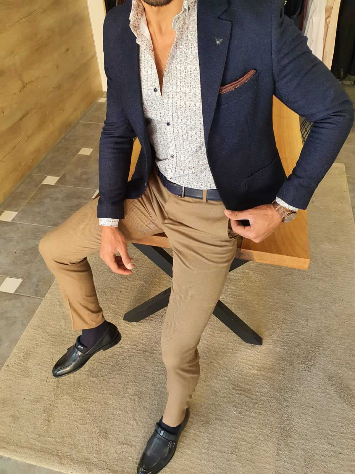 What pants go with a brown blazer? - Quora